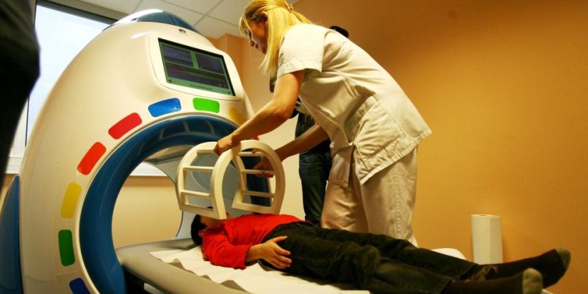 radiologie pédiatrique par le simulateur IRM en jeu